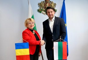 Китайският премиер набляга на безопасността в ключови сектори, услугите по време на Пролетния фестивал