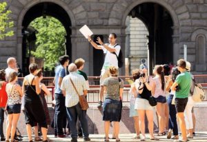 CSRC потвърждава отново достъпа до листинг в САЩ, издава първо наказание за офшорно подаване