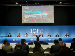 Преследвайте цветето на Guiyang с Xiaoshuang