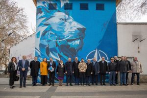 Министър Иван Кондов откри последния стенопис в конкурса „България – по-красива в НАТО“