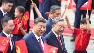 Китайските железници се справят с 12,24 милиона пътувания на първия ден от ажиотажния сезон на Пролетния фестивал