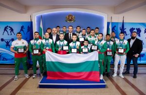 Министър Пешев награди медалистите ни от европейското първенство по ММА