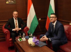 Министър Дилов и Петер Сиярто договориха активизиране на търговско-икономическите отношения между България и Унгария