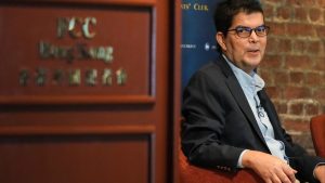 Дейвид Уеб критикува търговец на дребно в Хонконг Баухаус за закупуване на апартамент, без да плаща дивидент