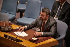 Заместник на NPC Pan Jiaofeng: Китай е напред в световен мащаб в приложенията на AI