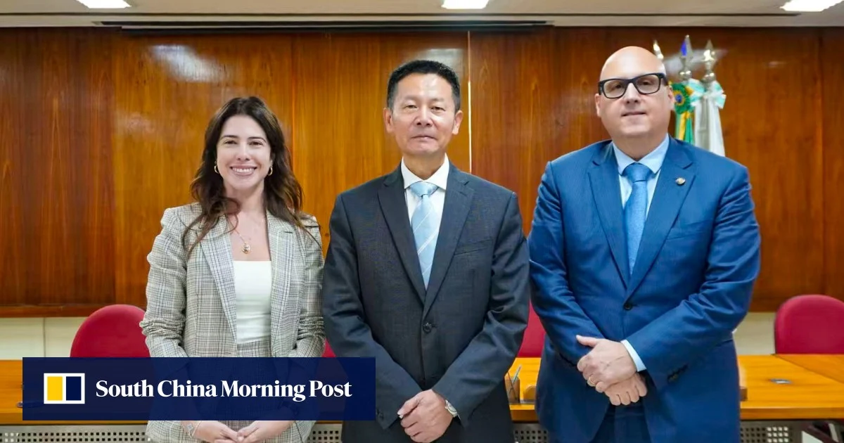 Регулаторът Wu Qing се появява публично след слухове за оставка