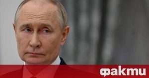 Еротичен календар, трактор, тигър: Най-странните подаръци, които Путин е получавал за рождения си ден