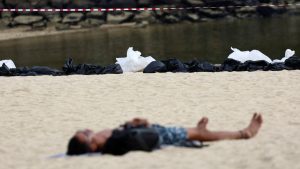 Сентоса в Сингапур спира водните забавления след забелязване на крокодил