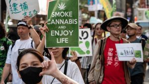 Хората под 20 години в Япония се надрусват както никога досега: „общественият морал умира“