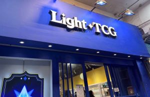 Полицията преследва мъж, който открадна 2 карти Pokemon на стойност 250 000 HK$ от магазин