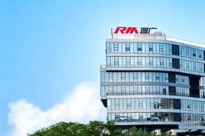 RobustMotion мащабира производството на транспортна система с магнитна левитация